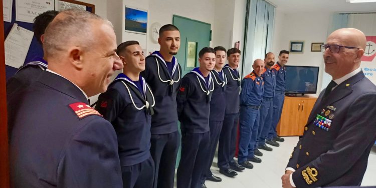 L’ammiraglio Giuseppe Aulicino in visita agli Uffici marittimi del Golfo di Policastro
