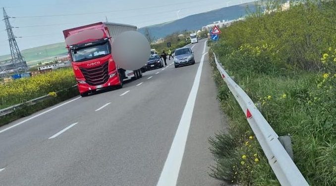Mezzo pesante in avaria sulla  SS 658 verso Melfi: rallentamenti