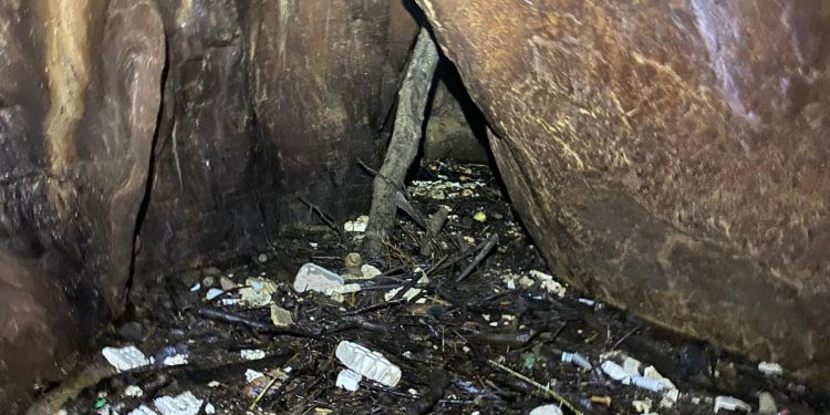 Sopralluogo nell’inghiottitoio “La Rupe” a Caselle in Pittari dopo l’allarme lanciato dall’associazione Schierarsi