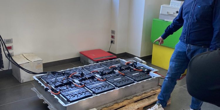 Le batterie delle auto elettriche: una seconda vita possibile. La nuova lezione della 5A IPMAT del “Cicerone” di Sala Consilina