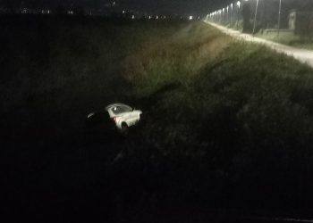 Auto finisce nel fiume tra Sala Consilina e Teggiano: conducente salvato da un agente della polizia municipale fuori servizio