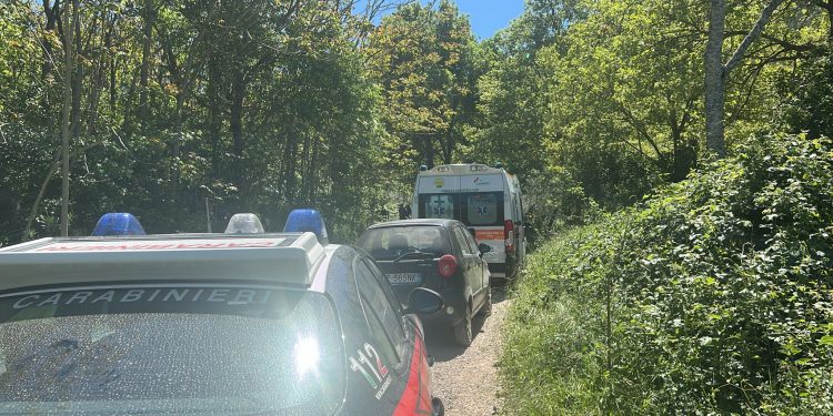Malore fatale in montagna: uomo di  Teggiano muore mentre raccoglie asparagi