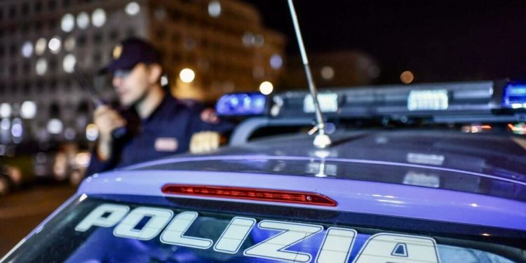 Aggredisce due guardie giurate al pronto soccorso del Ruggi di Salerno: arrestato un uomo