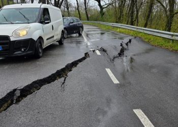 Frana sulla SP7 a Noceto (PZ): strada chiusa e gravi disagi per le aziende locali