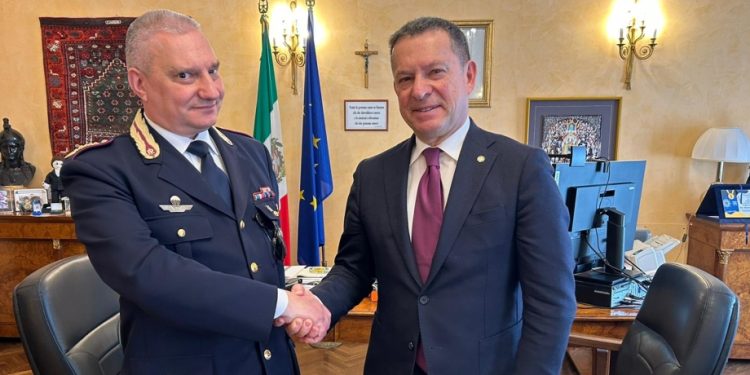 Polizia Stradale, il Prefetto Campanaro accoglie il nuovo comandante Baiano: focus su sicurezza e sinergie territoriali