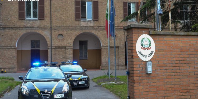 Maxi blitz contro il “pezzotto” anche in Campania: sequestri e multe per gli utenti