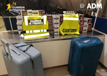 Contrabbando di sigarette a Capodichino: sequestrati 108 chili di tabacchi illegali, denunciati due cittadini armeni