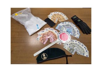 In auto con oltre 700 grammi di cocaina: arrestato 23enne dalla Guardia di Finanza a Salerno