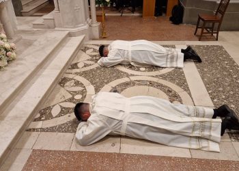 Ordinazione diaconale nella Cattedrale di Teggiano: la Chiesa diocesana accoglie il “sì” di Matteo Parisi e Giovanni Vernino