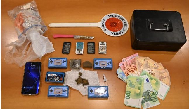 Hashish nascosto in cantina: arrestato un 19enne a Benevento