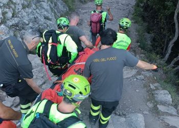 Escursionista cade e muore lungo il Sentiero degli Dei. Aveva 75 anni
