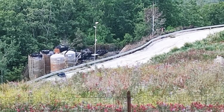 Incendio nella discarica di Serre. Le rassicurazioni della Regione, l’ansia dei residenti