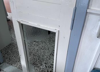 Un cittadino rompe una porta e aggredisce verbalmente gli impiegati comunali a Sassano. La denuncia della Cgil