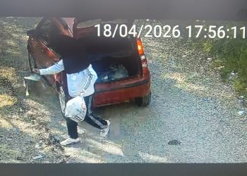 “Catturati” dalle telecamere mentre abbandonano rifiuti: due denunciati a Battipaglia