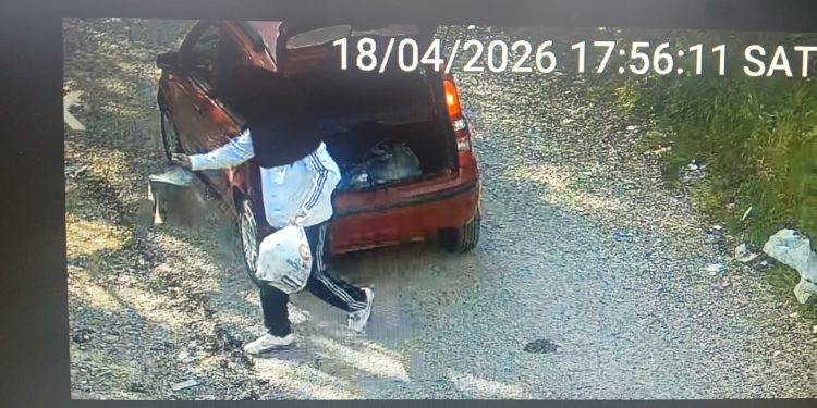 “Catturati” dalle telecamere mentre abbandonano rifiuti: due denunciati a Battipaglia