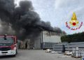 Sant’Arsenio, maxi incendio nello stabilimento Infravie. L’azienda ringrazia soccorritori e istituzioni :”Ci rialzeremo”