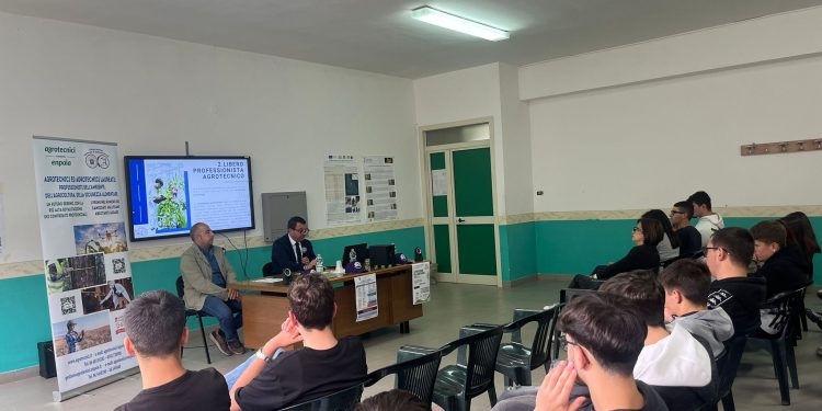 Gli studenti di Agricoltura e Risorse forestali del “Cicerone” incontrano il presidente degli Agrotecnici