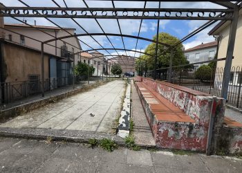 Accoltellamento a Montesano nel campo di bocce abbandonato. Indagini sul movente