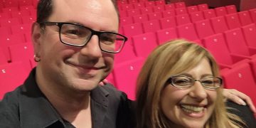 A Milano un concerto con gli strumenti costruiti con il legno dei barconi. Protagonisti due artisti pollese