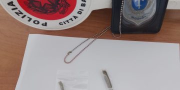 Battipaglia, tensione nei pressi della stazione: fermato uomo con hashish dopo colluttazione con la Polizia Municipale