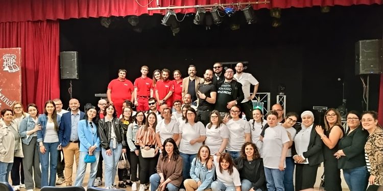 Successo per il concerto di beneficenza a Polla con Effe I e i ragazzi del progetto “misura 1.2”