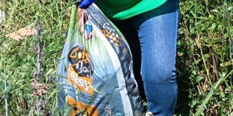 Operazione della Guardia Agroforestale a Buccino: trovati una carcassa di cane in un sacchetto di crocchette e rifiuti