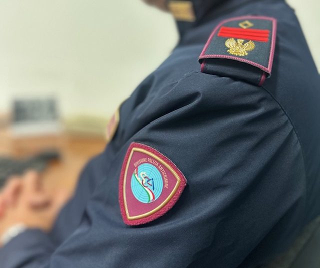 Condotte moleste e parcheggiatori abusivi: la Polizia di Salerno intensifica le misure di prevenzione