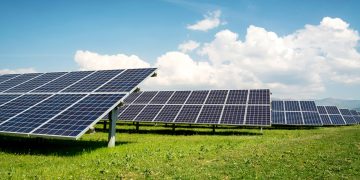 “No” al parco fotovoltaico a Padula. Imprenditore minaccia azioni eclatanti