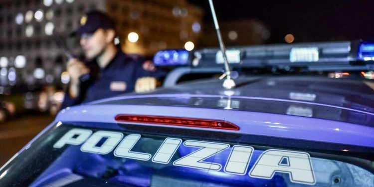 Aggressione e rapina in piazza San Francesco a Salerno: un arresto per rapina e denuncia alla vittima trovata con un coltello