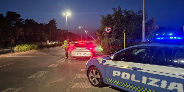 Matera, controlli della Polizia Stradale: dieci sanzioni per mancato uso delle cinture