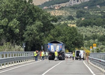 Caggiano, in corso le prove di carico sui ponti Ficarola e Massavetere: avanti i lavori di messa in sicurezza
