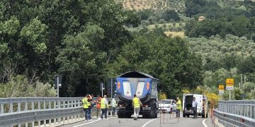 Caggiano, in corso le prove di carico sui ponti Ficarola e Massavetere: avanti i lavori di messa in sicurezza