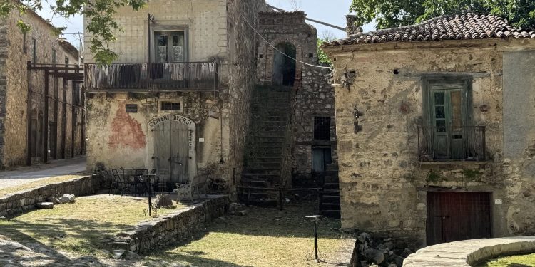 Roscigno Vecchia, la “Pompei del XX secolo”, al centro del rilancio culturale: istituzioni a confronto tra Convenzione di Faro e Piano Olivetti