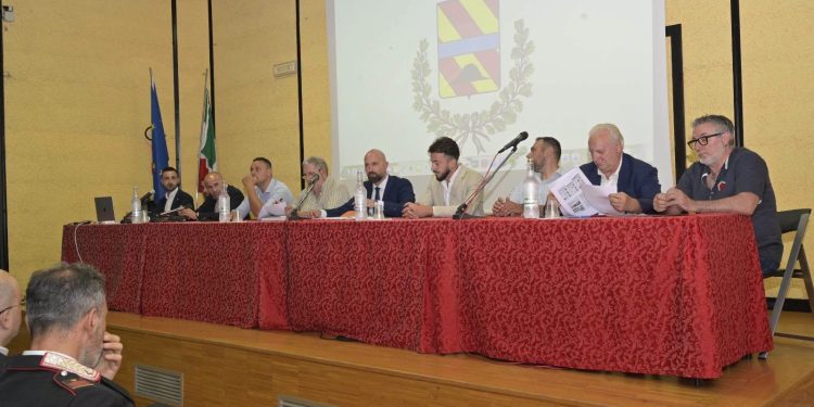 Parte da Pertosa per fare fortuna, diventa miliardario e torna per la cittadinanza onoraria