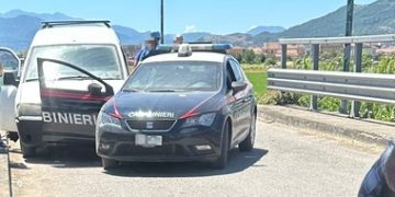 Tasso alcolemico 4 volte superiore alla legge (alle 10 di mattino) per il 60enne arrestato a Sassano dopo aver investito due carabinieri