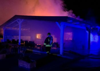 Bar in fiamme a Polla. Indagini in corso