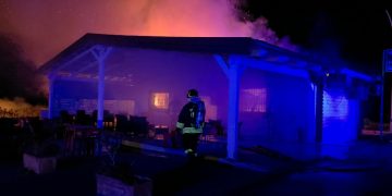 Bar in fiamme a Polla. Indagini in corso