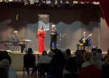 “Vurria”, a Polla il canto autentico dell’anima di Napoli conquista il pubblico
