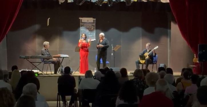 “Vurria”, a Polla il canto autentico dell’anima di Napoli conquista il pubblico