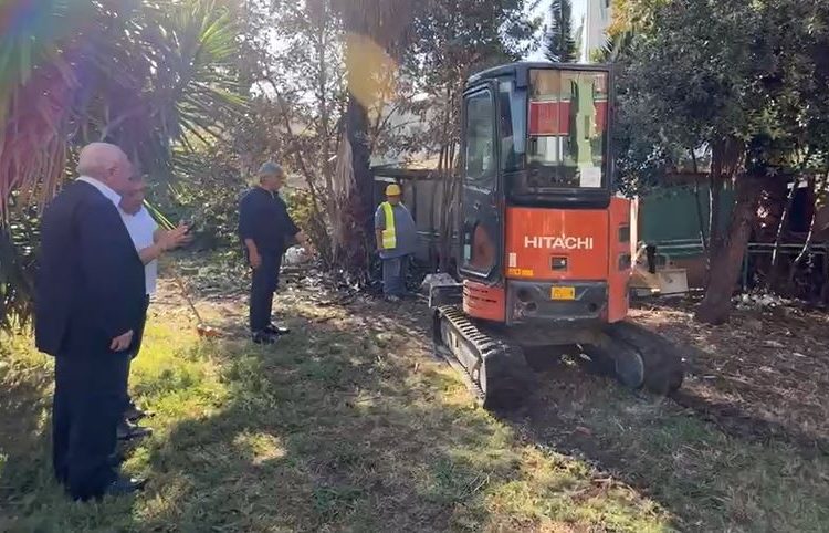 Il sindaco De Luca avvia i lavori a via Dei Fornari a Salerno: “Qui di notte c’era una piazza di spaccio”