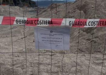 Cetara, sequestro della spiaggia: la Procura blocca il ripascimento ai piedi della Torre Vicereale