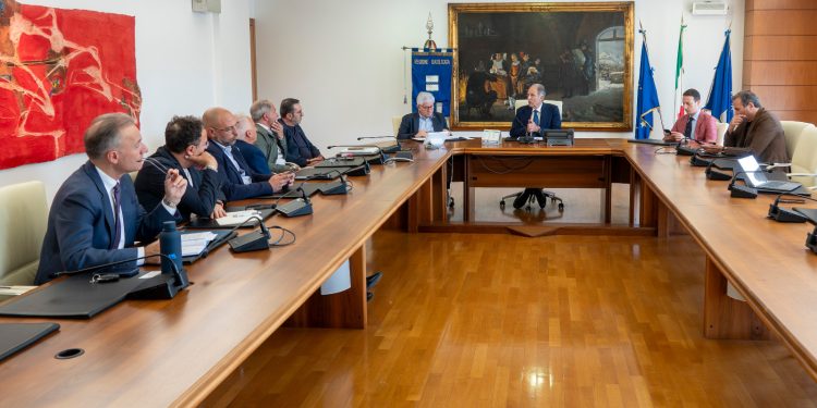 Basilicata. Tavolo sulla forestazione, stipendi garantiti e aumento delle giornate lavorative per i forestali