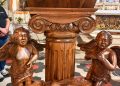 Il maestro Fabio Grieco realizza un ambone in legno per il convento di Sant’Antonio a Polla