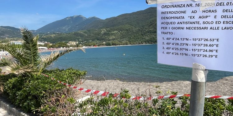 Chiusa la spiaggia “Ex Agip” a Sapri per la presenza di ferro e calcestruzzo. L’ordinanza della Capitaneria
