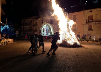 I migliaia “invadono” Polla per la festa di Sant’Antuniello. Aumentano le presenze per una festa unica