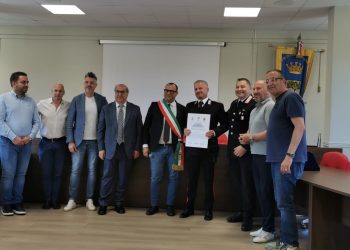 L’appuntato Carnevale saluta Contursi dopo 25 anni per andare a Polla. Il Comune lo celebra con un encomio