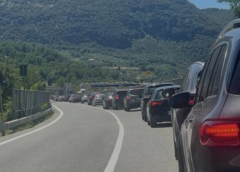 Altro fine settimana da incubo al semaforo di Caselle in Pittari. I movieri solo a luglio e agosto