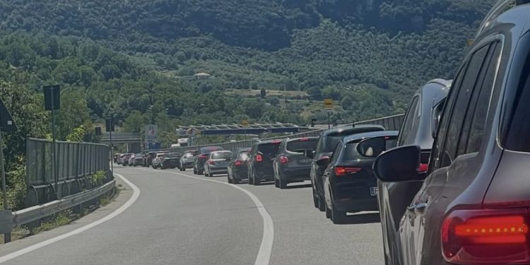 Altro fine settimana da incubo al semaforo di Caselle in Pittari. I movieri solo a luglio e agosto