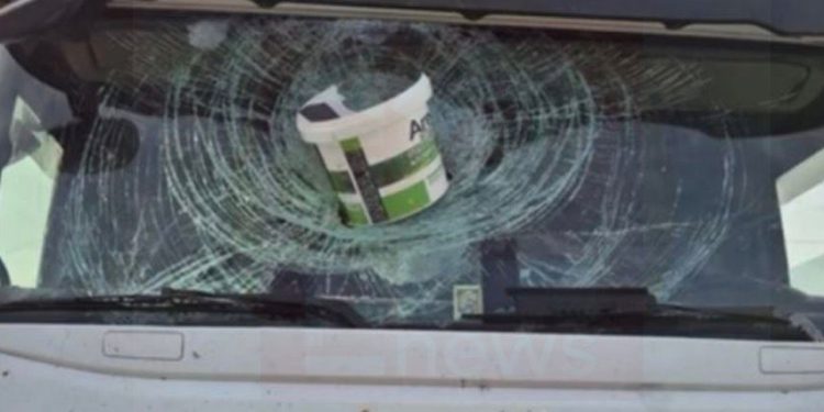 Sfiorata la tragedia sull’A2 nei pressi di Buonabitacolo: secchio di vernice, lanciato da un cavalcavia, centra un camion sull’A2