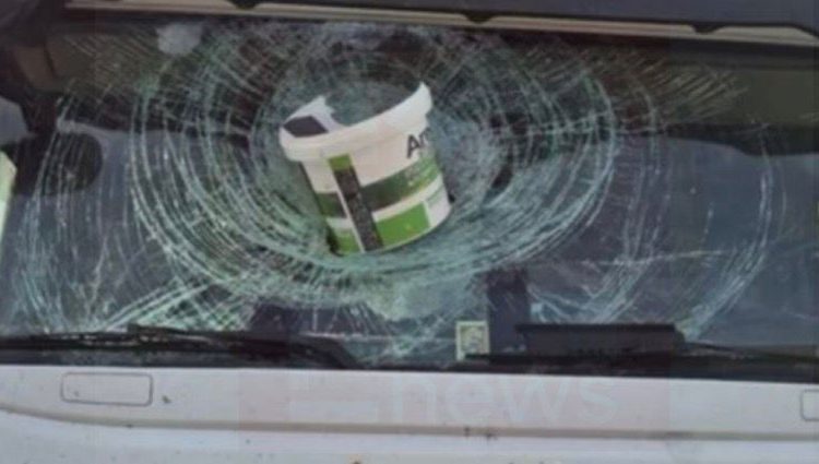 Sfiorata la tragedia sull’A2 nei pressi di Buonabitacolo: secchio di vernice, lanciato da un cavalcavia, centra un camion sull’A2